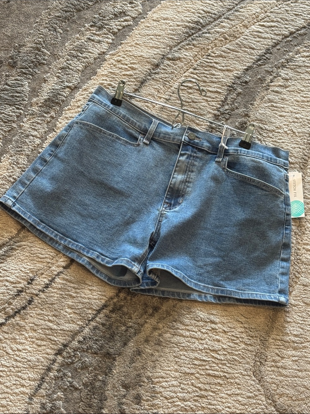 Indigosix from Stitch Fix everyday stretch regular hem denim shorts size 14 NWT